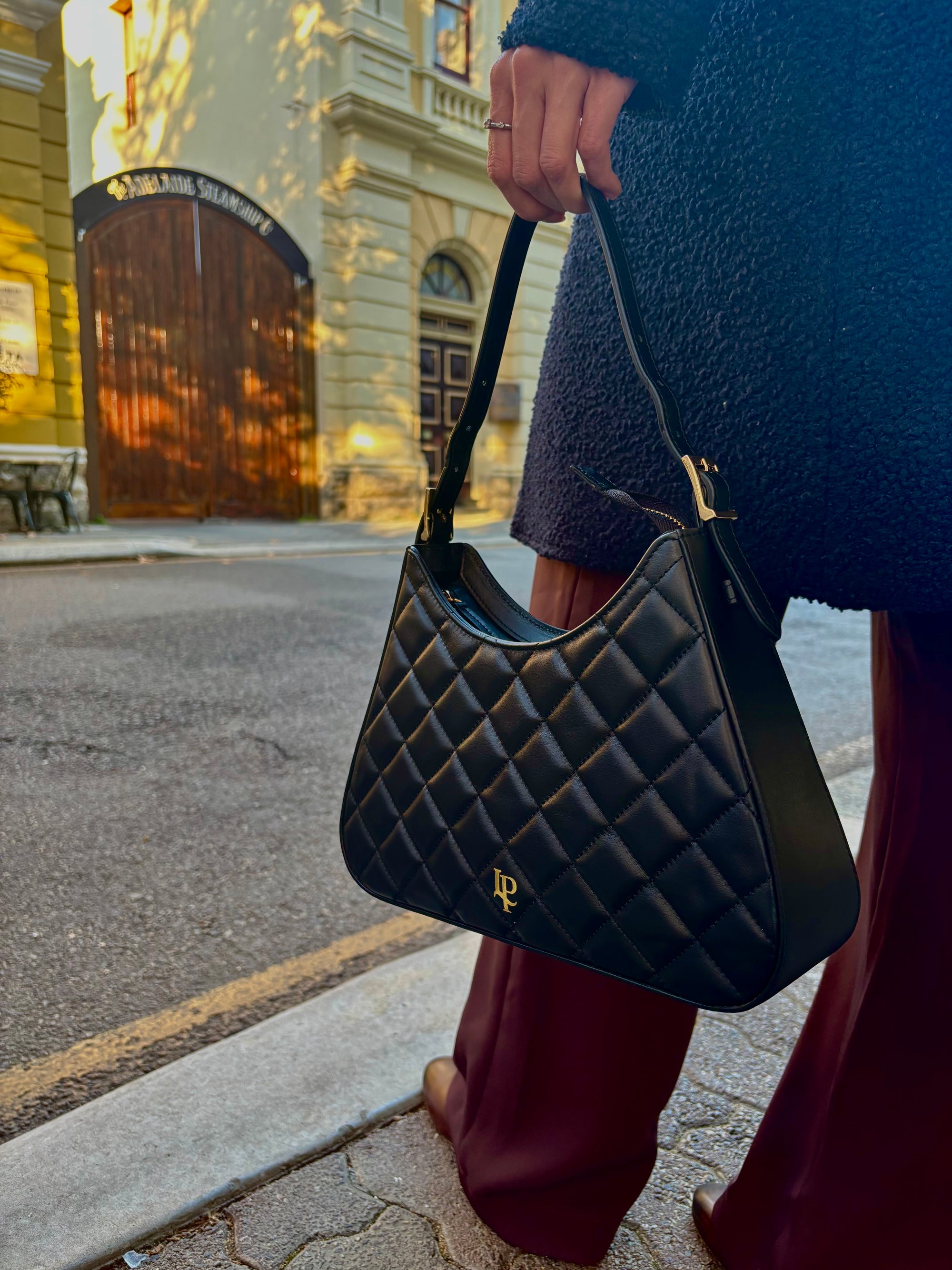 Valeria Shoulder - Black